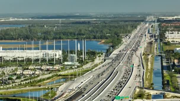 Luchtfoto Van Amerikaanse Snelweg Met Veel Auto Tijdens Spits Miami — Stockvideo