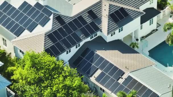 Temiz Ekolojik Elektrik Enerjisi Üretmek Için Mavi Güneş Fotovoltaik Panelleri — Stok video