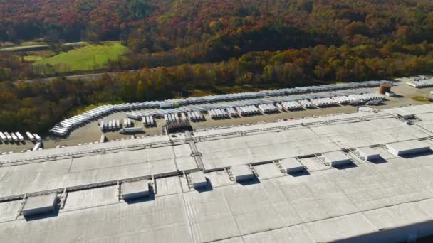Top View Giant Logistics Center Many Commercial Trailer Trucks Unloading — Stockvideo