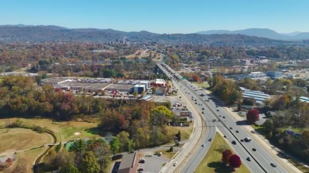 American Freeway Intersection Asheville North Carolina Fast Driving Cars Trucks — Vídeo de Stock