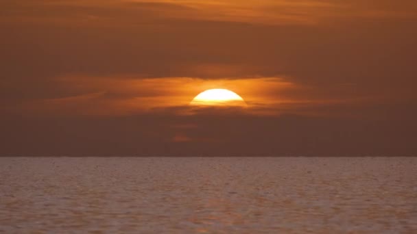Ocean Sunset Big White Sun Dramatic Bright Sky Background Soft — Stockvideo