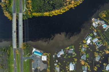 Doğal afet sonrası. Florida yerleşim bölgesinde Ian kasırgası ile sel basmış evler..