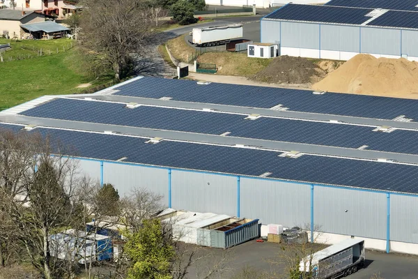 Vista Aerea Pannelli Solari Fotovoltaici Blu Montati Sul Tetto Edificio — Foto Stock