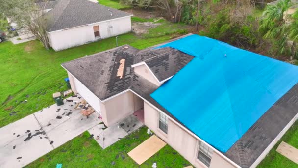 Hurricane Ian Damaged House Rooftop Covered Protective Plastic Tarp Rain — Stock Video