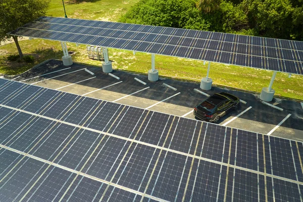 Aerial View Solar Panels Installed Shade Roof Parking Lot Parked — Stock fotografie