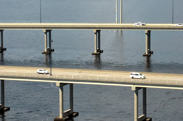 Barron Collier Bridge Gilchrist Bridge Florida Moving Traffic Transportation Infrastructure — Stockfoto
