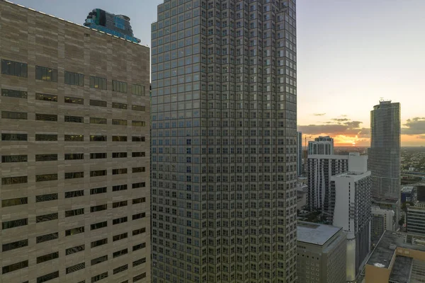 Pohled Shora Betonové Skleněné Mrakodrapy Budov Centru Čtvrti Miami Brickell — Stock fotografie