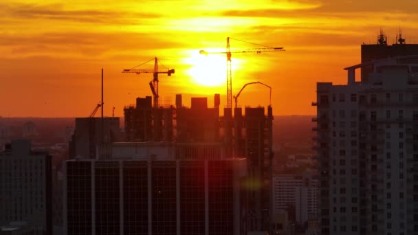 Вид Воздуха Новый Жилой Комплекс Американском Городском Районе Закате Тауэрные — стоковое видео