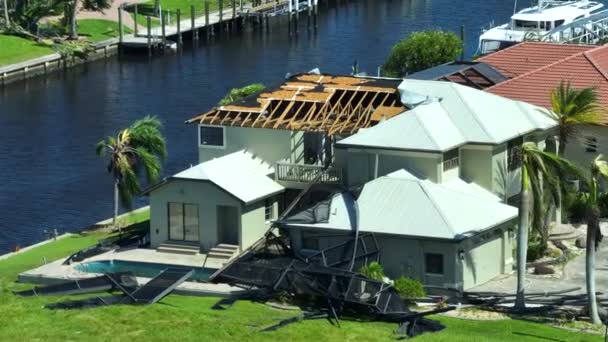 Orkanen Ian Förstörde Taket Florida Bostadsområde Naturkatastrofer Och Deras Konsekvenser — Stockvideo