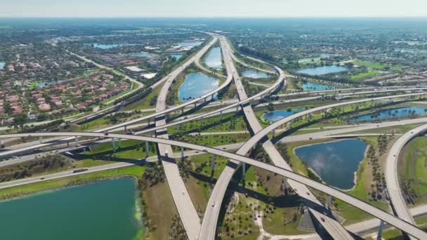Concepto Infraestructura Transporte Vista Desde Arriba Gran Intersección Autopista Americana — Vídeos de Stock