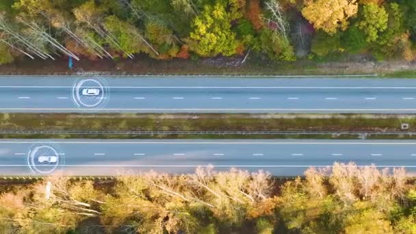 Flybilde Autonome Biler Som Kjører Amerikansk Motorvei Med Rask Bevegelig – stockvideo