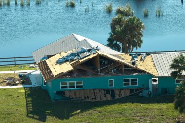 Ian Kasırgası Florida yerleşim bölgesinin çatısını yıktı. Doğal afet ve bunun sonuçları.