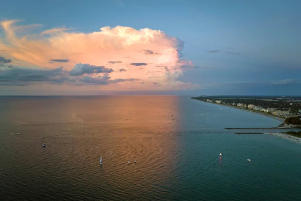 Pemandangan Udara Pantai Laut Dekat Venice Florida Dengan Kapal Pesiar — Stok Foto