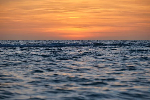 Dramatic Red Ocean Waves Sunset Soft Evening Sea Dark Water — Stock fotografie