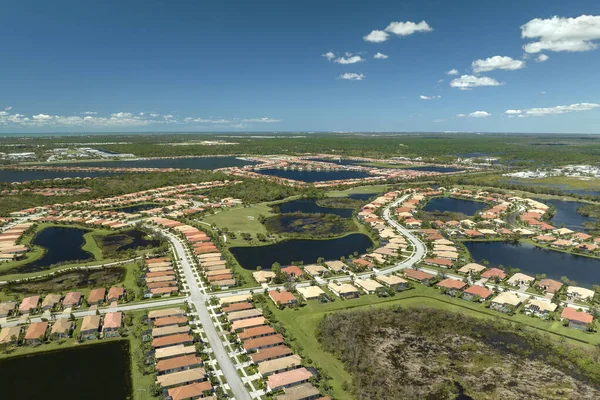 Florida Yerleşim Bölgesindeki Ian Kasırgasından Sonra Evlerin Etrafını Basmış Doğal — Stok fotoğraf