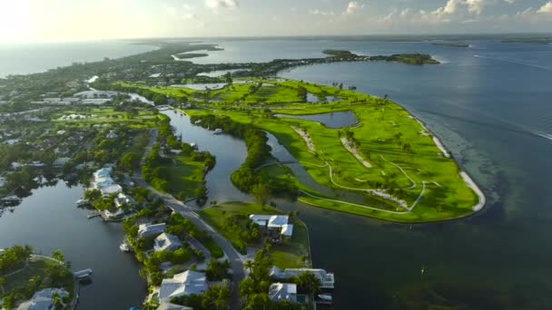 Luftaufnahme Eines Großen Golfplatzfeldes Mit Grünem Gras Boca Grande Einer — Stockvideo