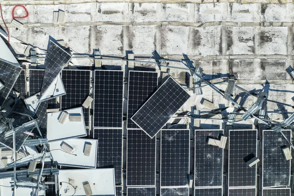Верхній Вигляд Знищеного Ураганом Янь Фотогальванічних Сонячних Панелей Встановлених Промисловому — стокове фото