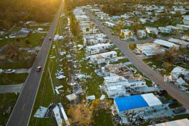 Florida 'daki seyyar evlerdeki Ian kasırgası yüzünden ağır hasar görmüş. Doğal afetin sonuçları..