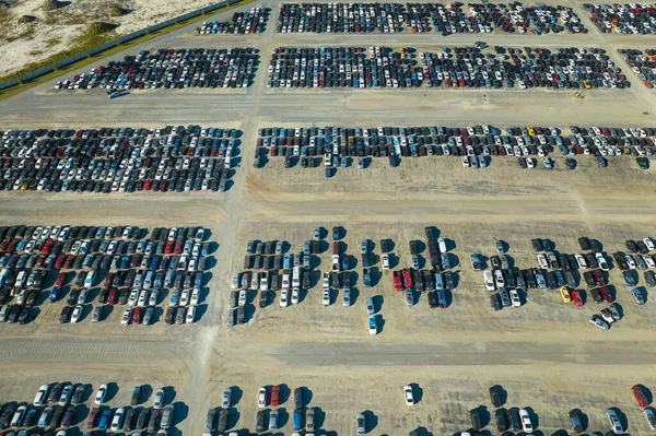 Θέα Από Ψηλά Του Μεγάλου Χώρου Στάθμευσης Σταθμευμένα Μεταχειρισμένα Αυτοκίνητα — Φωτογραφία Αρχείου
