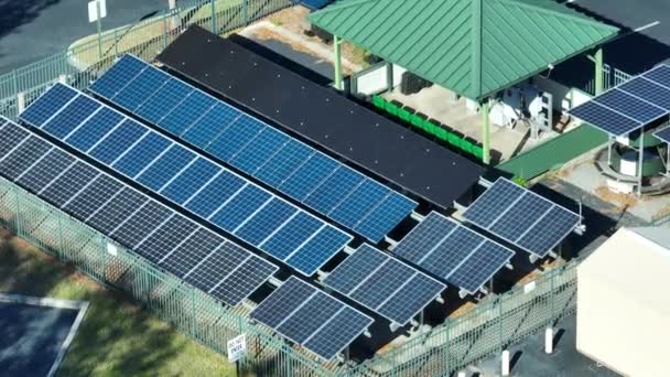 Temiz Ekolojik Elektrik Enerjisi Üretmek Için Güneş Fotovoltaik Panelleri Olan — Stok video