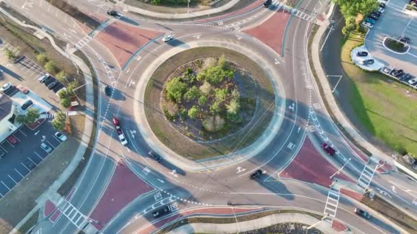 Погляд Згори Перехрестя Американських Вулиць Рухомими Дорожніми Машинами Міський Круглий — стокове відео