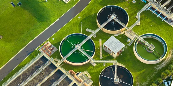 Aerial View Modern Water Cleaning Facility Urban Wastewater Treatment Plant — Fotografia de Stock