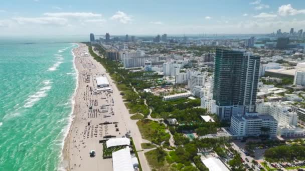 Miami Beach Város Luxus Szállodákkal Lakásokkal Homokos Tengerparttal Magas Látószögű — Stock videók