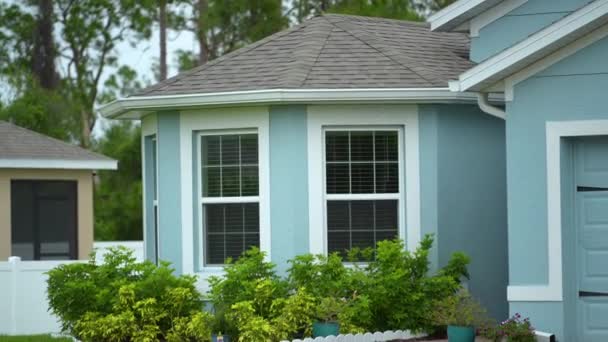 Σχέδιο Στέγασης Τυπική Σύγχρονη Αμερικανική Ιδιωτική Κατοικία Στη Φλόριντα Μεγάλα — Αρχείο Βίντεο
