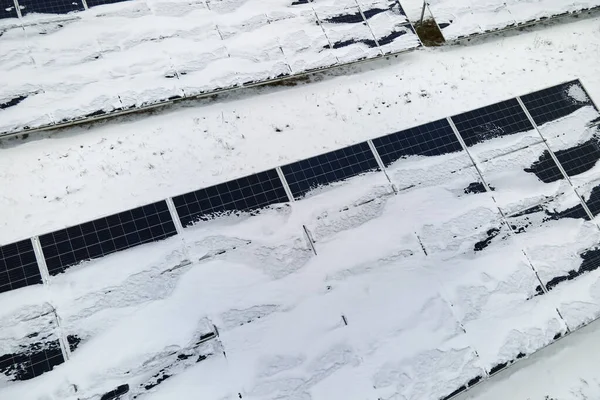 Vista Aérea Una Central Eléctrica Sostenible Cubierta Nieve Con Filas — Foto de Stock