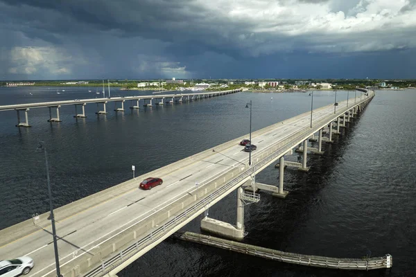 Barron Collier Bridge Gilchrist Bridge Florida Con Traffico Movimento Infrastrutture — Foto Stock