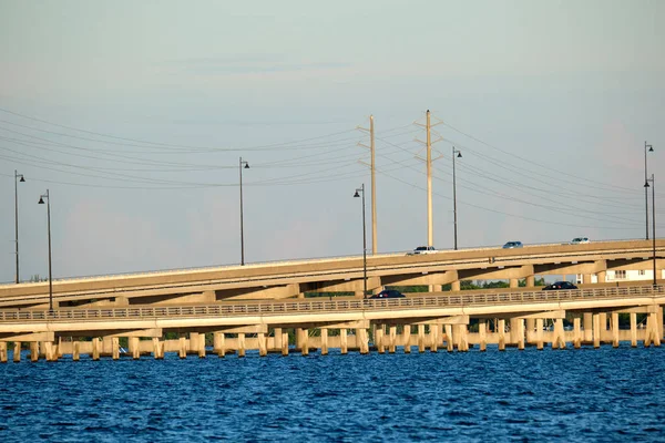 Мост Баррона Коллиера Мост Гилкриста Флориде Движущимися Автомобилями Транспортная Инфраструктура — стоковое фото