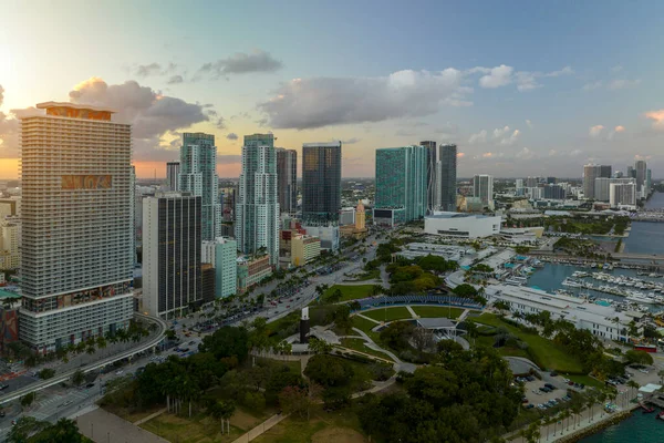 Večerní Městská Krajina Centru Miami Brickell Floridě Usa Skyline Temnými — Stock fotografie