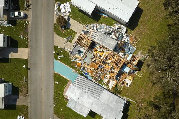 Allvarligt Skadade Hus Efter Orkanen Ian Florida Husbil Bostadsområde Konsekvenser — Stockfoto