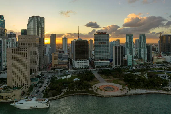 Kilátás Fentről Magas Felhőkarcoló Épületek Belvárosában Miami Brickell Floridában Usa — Stock Fotó
