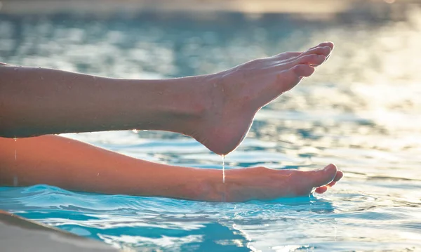 Young Slim Womans Legs Relaxing Swimming Pool Summer Sun Tropical —  Fotos de Stock