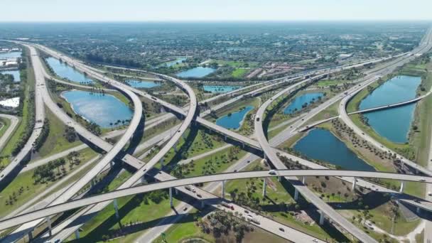 Powyżej Widok Szerokiego Skrzyżowania Autostrad Miami Floryda Szybkim Jazdy Samochodów — Wideo stockowe