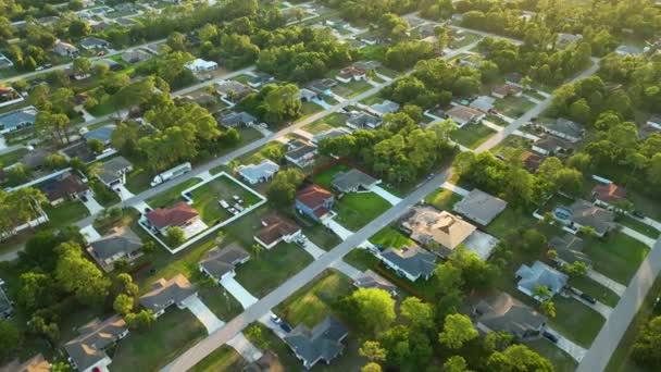 Aerial Landscape View Suburban Private Houses Green Palm Trees Florida — стокове відео