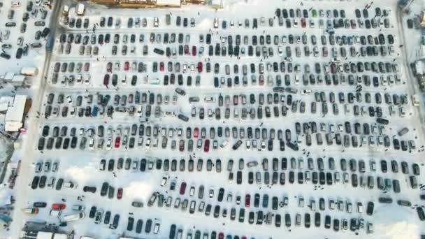 Widok Powietrza Wiele Samochodów Zaparkowanych Sprzedaż Ludzi Klientów Spacerujących Rynku — Wideo stockowe
