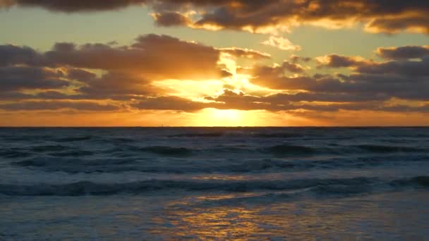 Evening Landscape Sea Water Waves Crushing Sandy Beach Sunset — Video