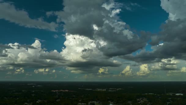 Paisaje Nubes Oscuras Ominosas Que Forman Cielo Tormentoso Durante Una — Vídeo de stock