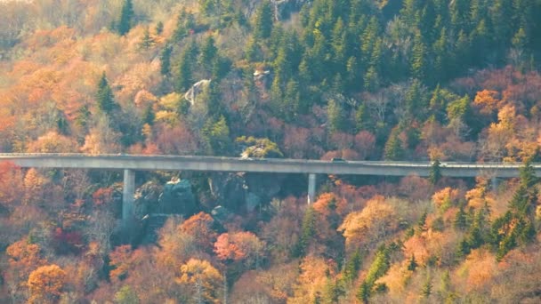 Fjälllandskap Med Linn Cove Viaduct Nära Blowing Rock Blue Ridge — Stockvideo