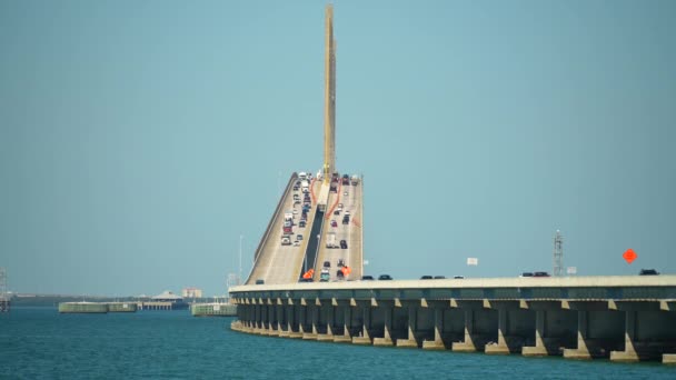 Sunshine Skyway Bridge Tampa Bay Florida Moving Traffic Concept Transportation — Stok video
