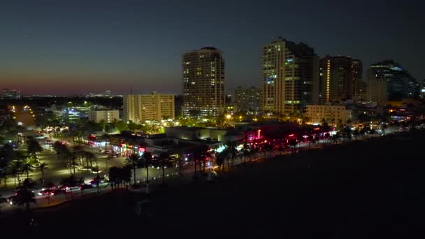 Город Форт Лодердейл Ночью Яркими Роскошными Отелями Кондоминиумами Вид Воздуха — стоковое видео