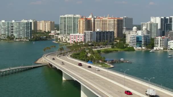 Місто Сарасота Центрі Міста Рінглінговим Мостом Дорогими Висотними Будівлями Флориді — стокове відео
