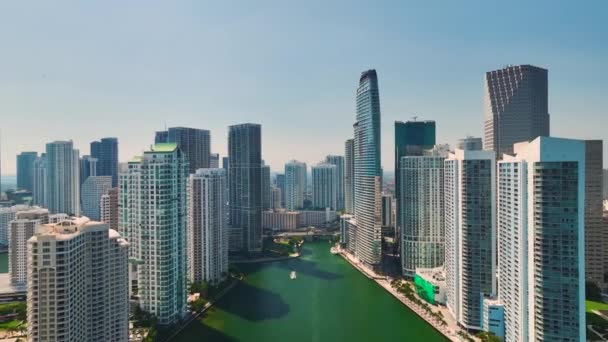 Miami Centre Ville Avec Des Yachts Luxe Sur Miami River — Video