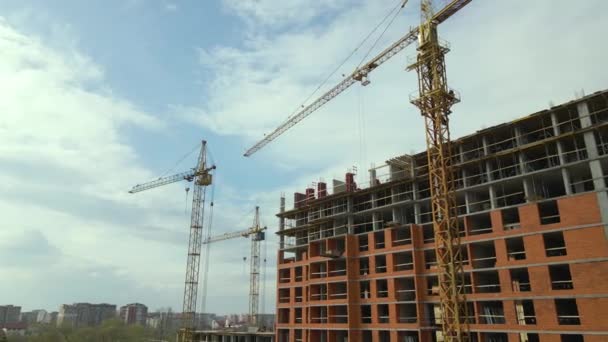 Tower Lifting Cranes High Residential Apartment Buildings Construction Site Real — Αρχείο Βίντεο