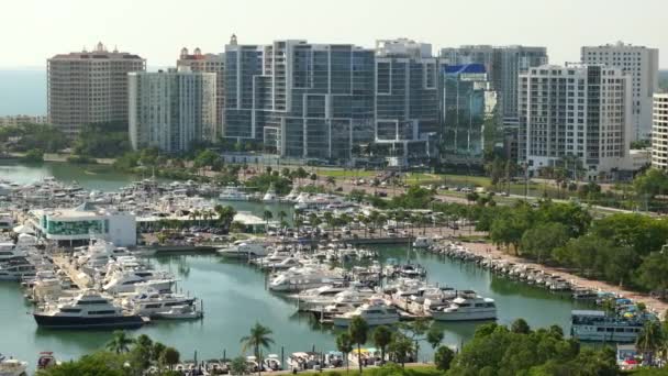 Blick Von Oben Auf Hochhäuser Der Innenstadt Von Sarasota City — Stockvideo