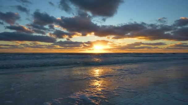 Ocean Sunset Landscape Soft Evening Sea Water Waves Crushing Sandy — Stock Video