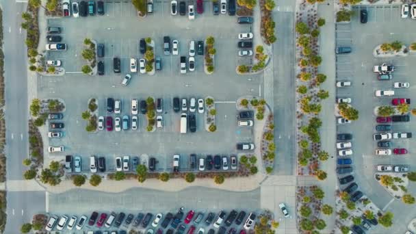 Widok Lotu Ptaka Duży Parking Wieloma Kolorowymi Samochodami Parking Przed — Wideo stockowe