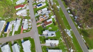 Florida 'daki seyyar evlerdeki Ian kasırgası yüzünden ağır hasar görmüş. Doğal afetin sonuçları..